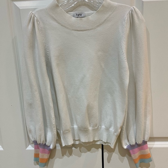 FATE white sweater w color block on sleeve - Picture 2 of 5